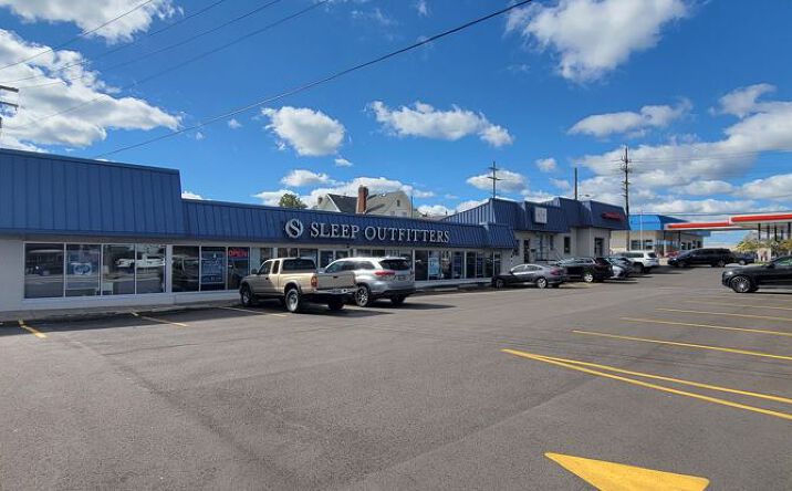 Pictures of Retail property located at 6010 Mayfield Rd, Mayfield Heights, OH 44124 for lease - image #1