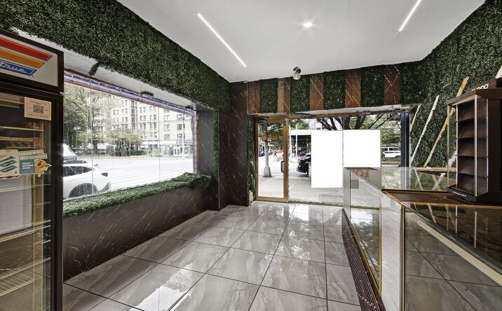 Pictures of Retail property located at 2455 Broadway, New York, NY 10024 for lease - image #1