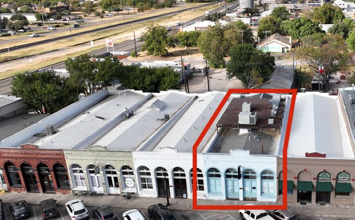 Pictures of Restaurant property located at 113 East St, Hutto, TX 78634 for lease - image #1