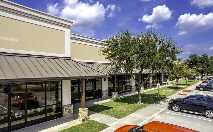 Pictures of Retail, Industrial property located at 5139 N Loop 1604 W, San Antonio, TX 78249 for lease - image #1