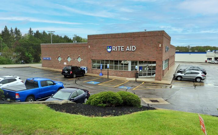 Pictures of Retail property located at 1540 Canton Rd, Akron, OH 44250 for sales - image #1