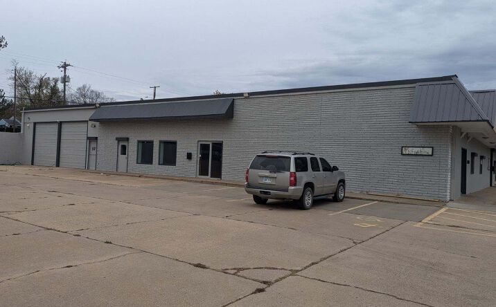 Pictures of Retail property located at 3030 NW Topeka Blvd, Topeka, KS 66617 for lease - image #1
