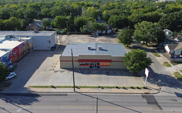 Pictures of Retail property located at 2201 E Central Ave, Wichita, KS 67214 for lease - image #1