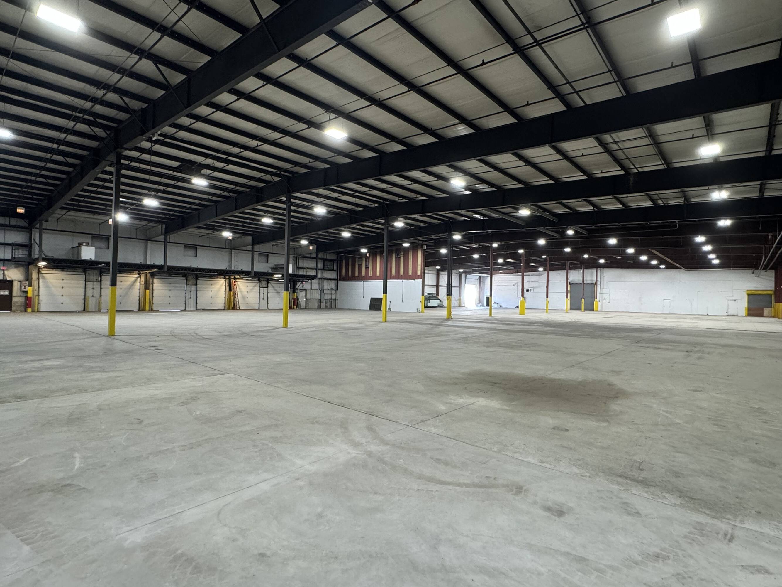 Why Investors Are Whispering About Chicago's Commercial Real Estate Market? (2025 - Q3) - RFP 76 State Of The Chicago Commercial Real Estate Market