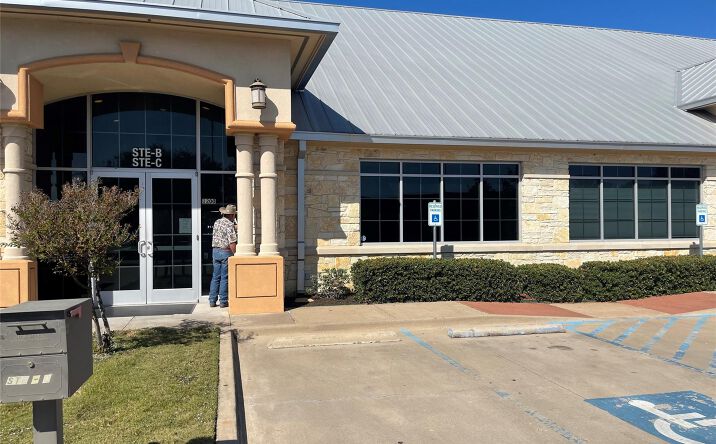 Pictures of Office property located at 1200 Crawford Ave, Granbury, TX 76048 for lease - image #1