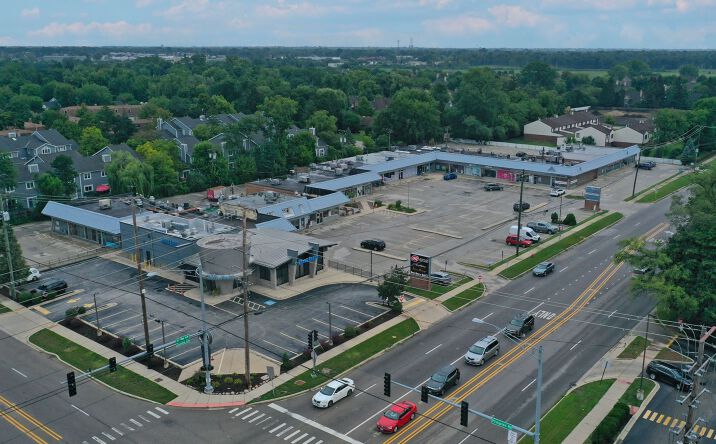 Pictures of Retail property located at 2720-2780 Dundee Road, Northbrook, IL 60062 for lease - image #1