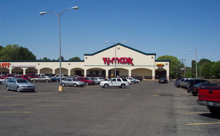 Pictures of Retail property located at 4220 Summer Ave, Memphis, TN 38122 for lease - image #1