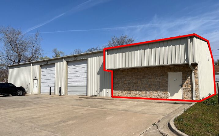 Pictures of Industrial property located at 910 S 10th St, Kansas City, KS 66105 for lease - image #1