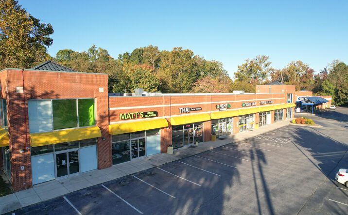 Pictures of Retail property located at 3741 Battleground Ave, Greensboro, NC 27410 for lease - image #1