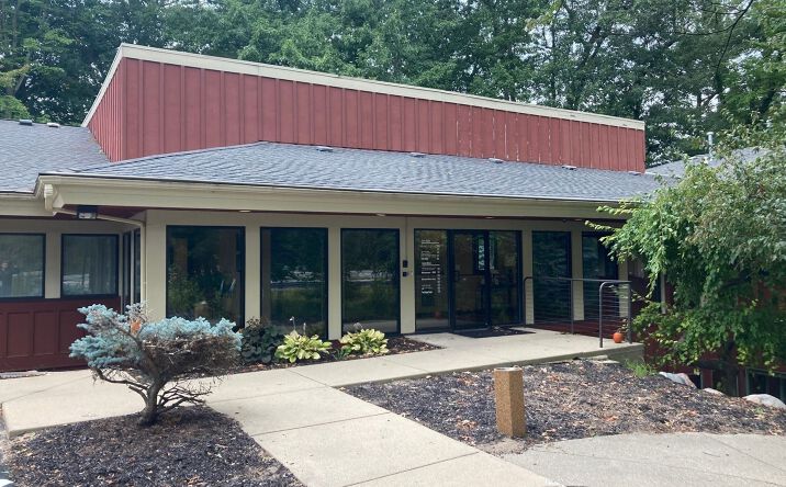 Pictures of Office property located at 500 Cascade W Pkwy SE, Grand Rapids, MI 49546 for lease - image #1