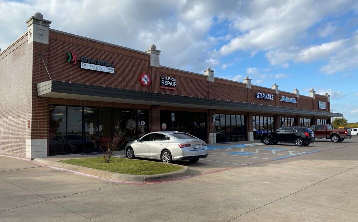 Pictures of Retail property located at 1585 N. Hwy. 77, Waxahachie, TX 75165 for lease - image #1