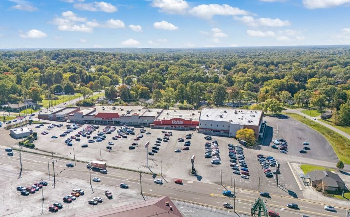 Pictures of Retail property located at 6000 Youngstown Warren Rd, Niles, OH 44446 for lease - image #1