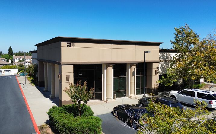 Pictures of Office property located at 2211 Plaza Dr, Rocklin, CA 95765 for lease - image #1
