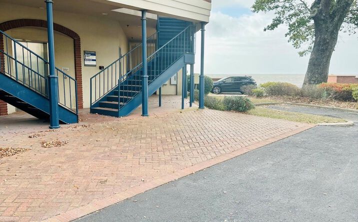 Pictures of Office property located at 2548 Beach Blvd, Biloxi, MS 39531 for lease - image #1