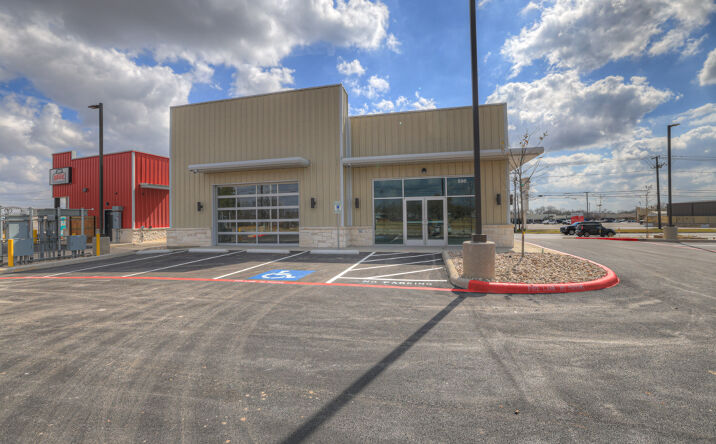 Pictures of Retail, Land, Restaurant property located at 596 S Business IH 35, New Braunfels, TX 78130 for lease - image #1