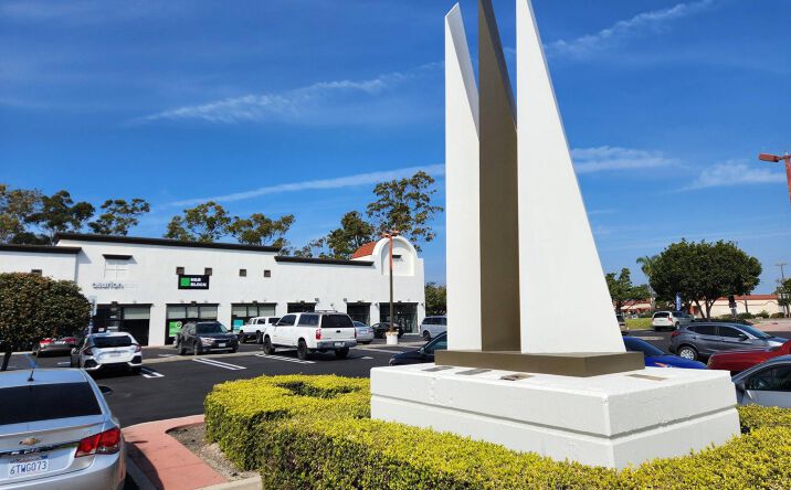 Pictures of Retail property located at 2311-2385 N Oxnard Blvd, Oxnard, CA 93036 for lease - image #1