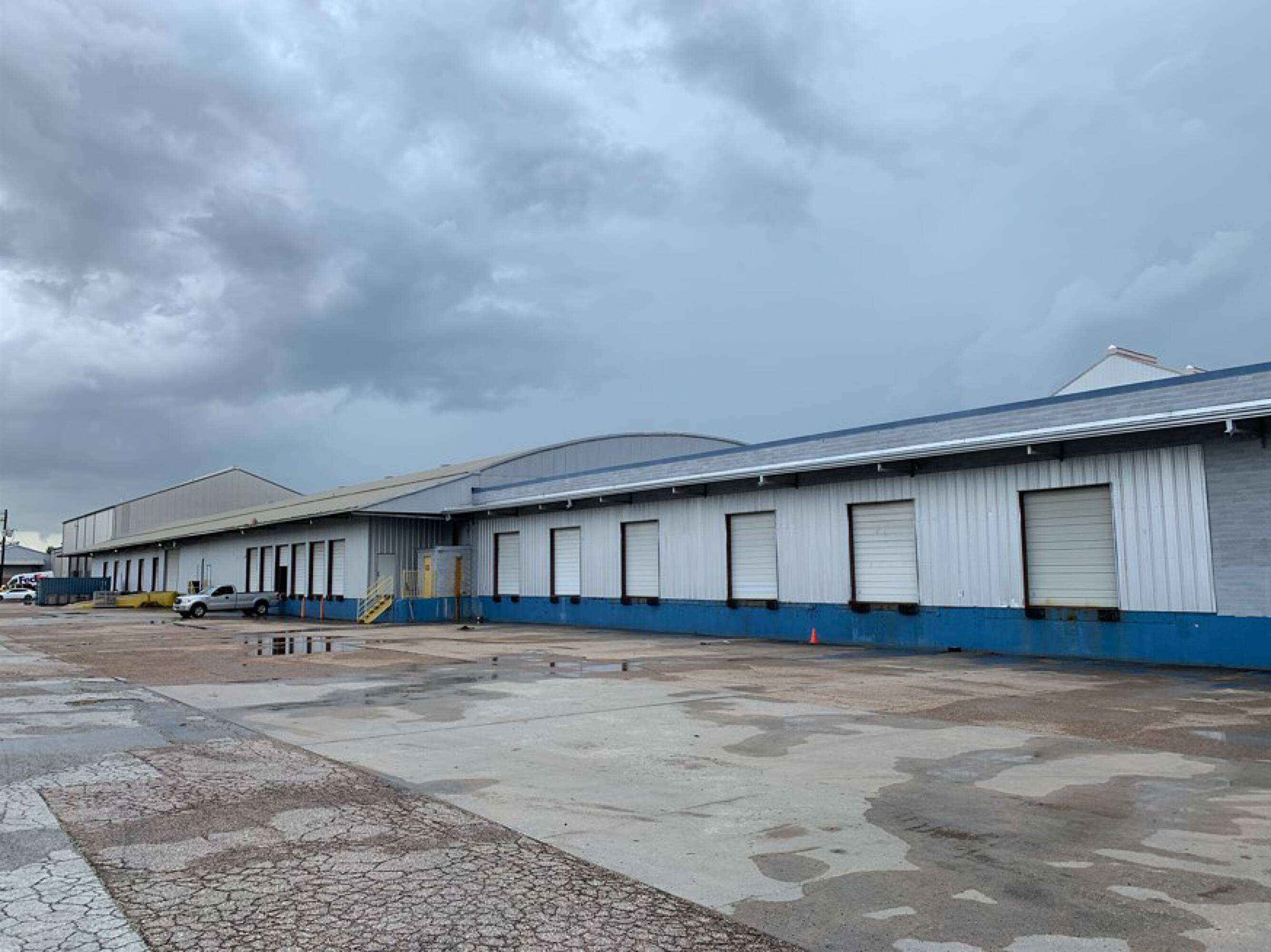 ±53,573 SF Office | Warehouse