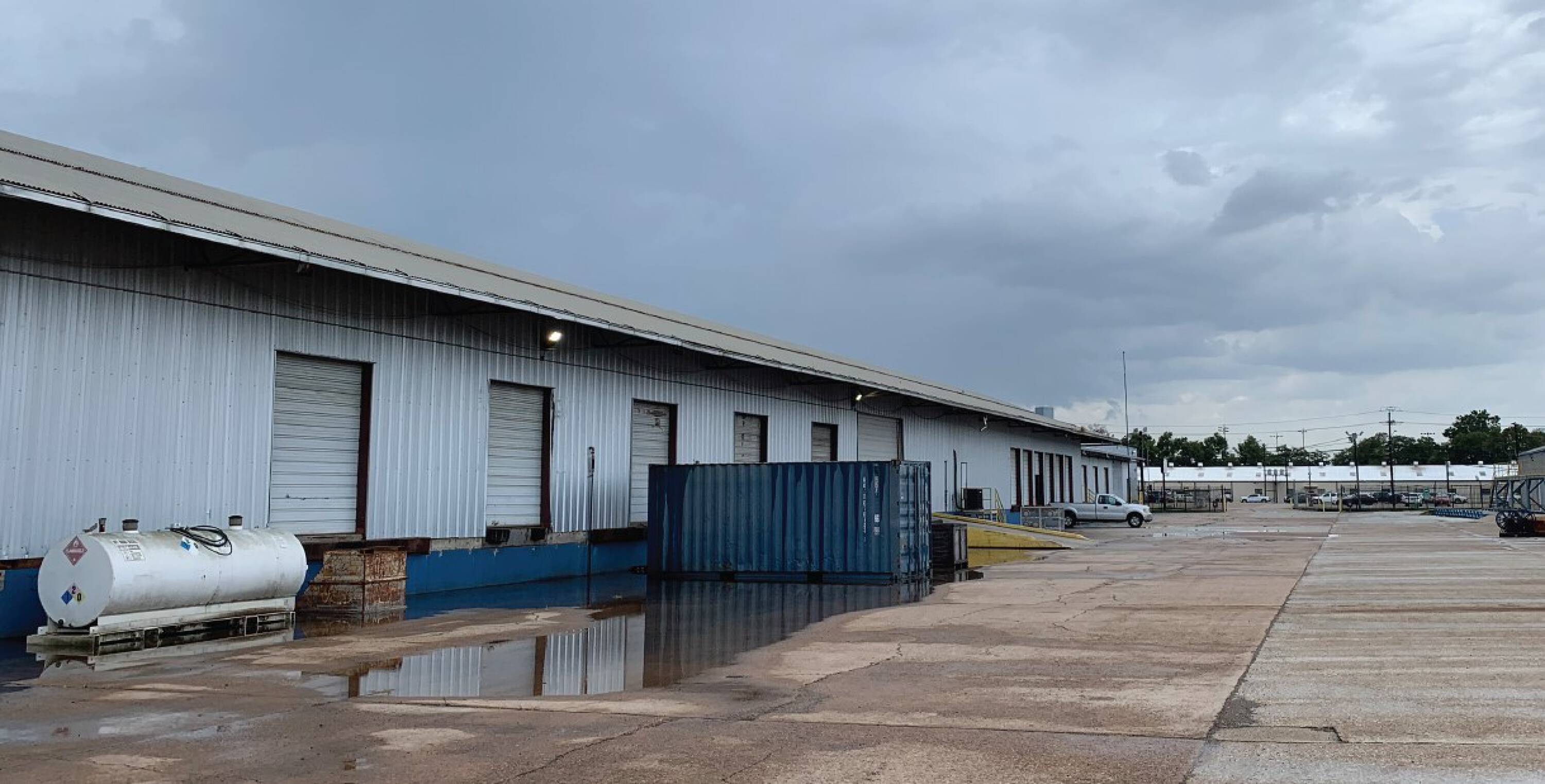 ±53,573 SF Office | Warehouse