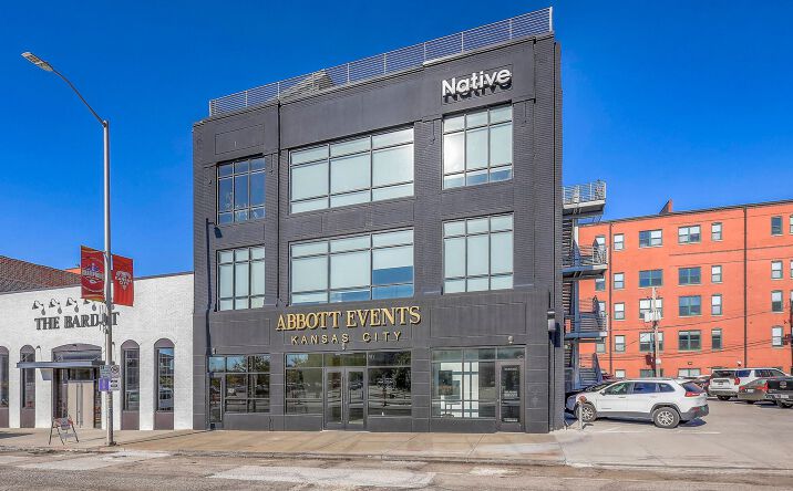 Pictures of Office property located at 1612 Grand Blvd, Kansas City, MO 64108 for lease - image #1