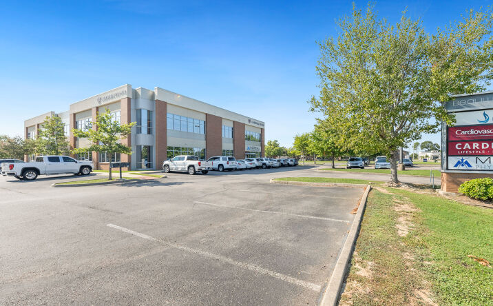Pictures of Office property located at 425 Settlers Trace Blvd, Lafayette, LA 70508 for lease - image #1