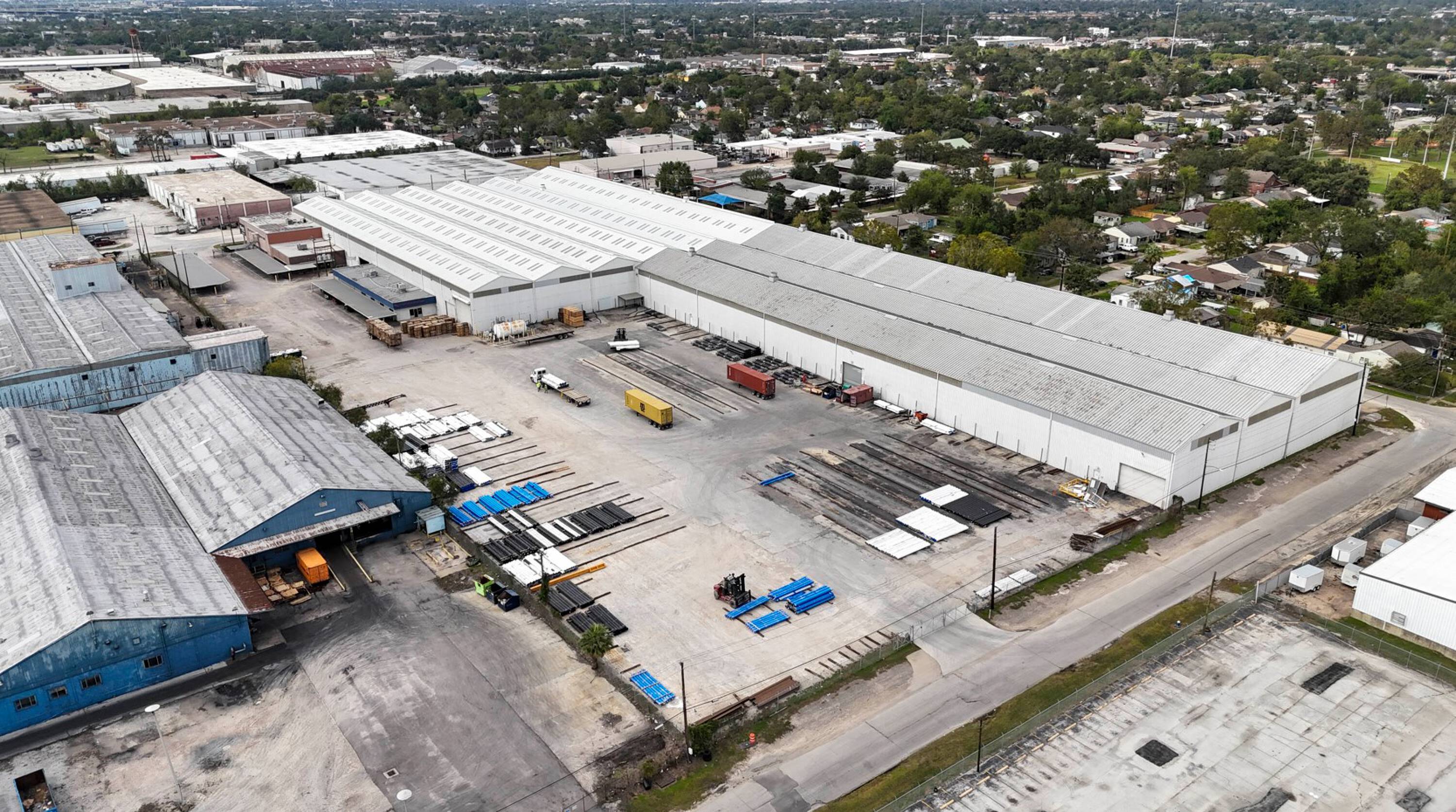 ±258,450 SF Crane-Served Warehouse