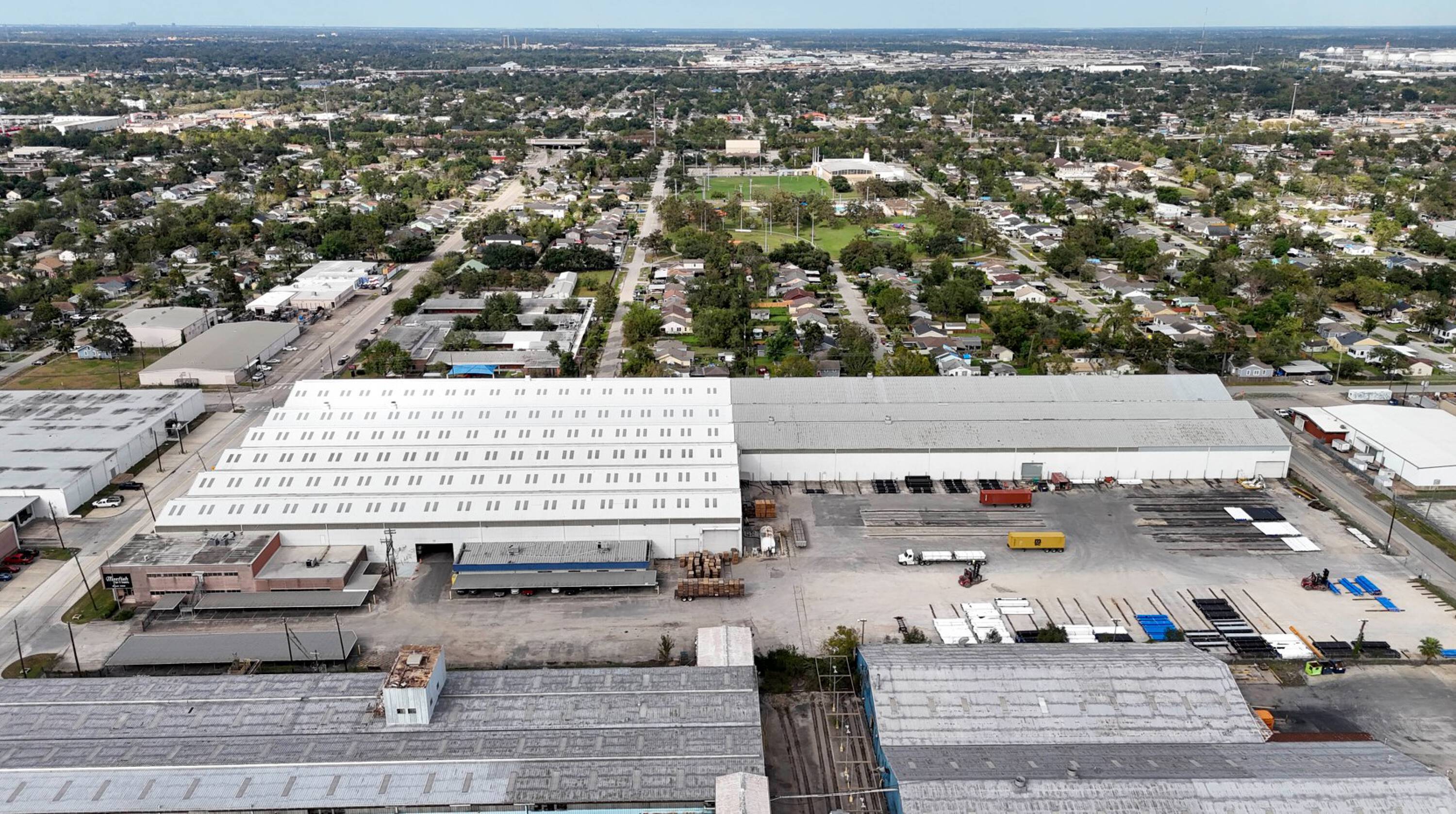 ±258,450 SF Crane-Served Warehouse