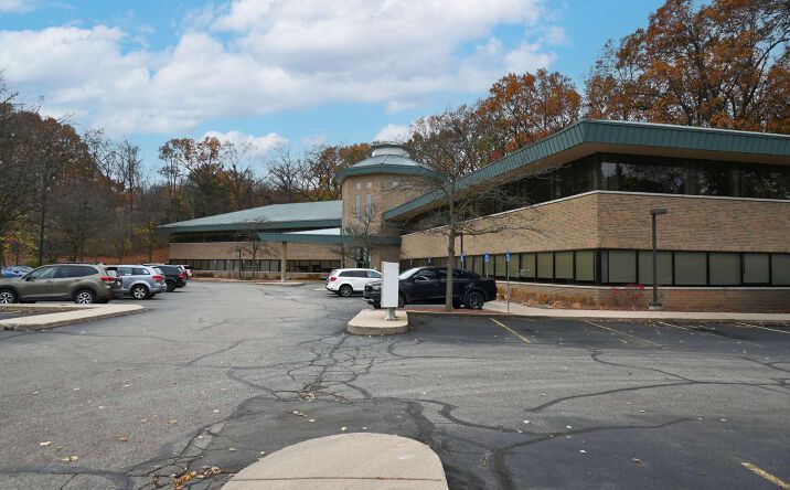 Pictures of Office property located at 7960 Grand River Ave, Brighton, MI 48116 for lease - image #1