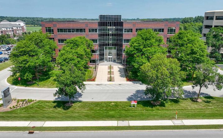 Pictures of Office property located at 15800 W Bluemound Rd, Brookfield, WI 53005 for lease - image #1