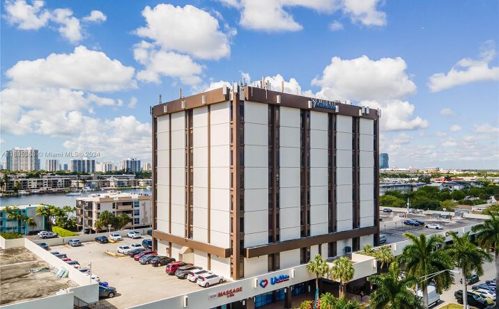 Pictures of Office property located at 2500 E Hallandale Beach Blvd, Hallandale Beach, FL 33009 for lease - image #1