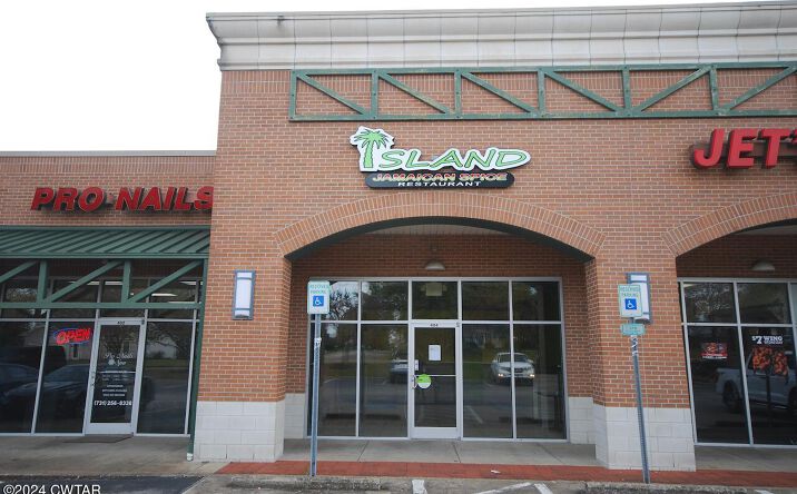 Pictures of Retail, Land, Restaurant property located at 404 Oil Well Rd, Jackson, TN 38305 for lease - image #1