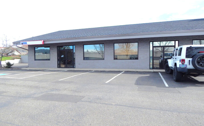 Pictures of Retail, Office property located at 330 NE Garden Valley Blvd, Roseburg, OR 97470 for lease - image #1