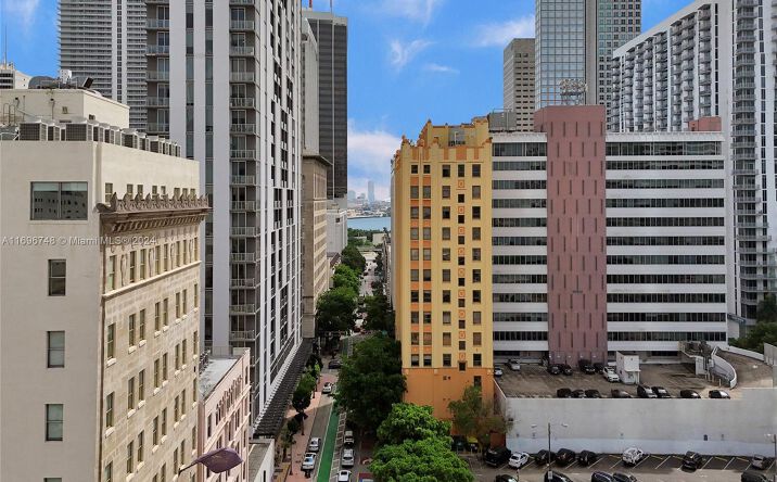 Pictures of Office property located at 168 SE 1st St # 1200, Miami, FL 33131 for lease - image #1