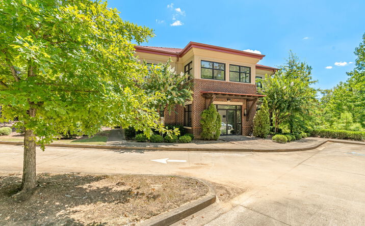 Pictures of Office property located at 1560 Woods of Riverchase Dr, Hoover, AL 35244 for lease - image #1