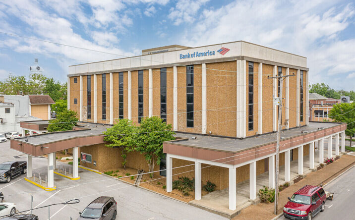 Pictures of Retail, Office, Restaurant property located at 120 E Main St, Murfreesboro, TN 37130 for lease - image #1