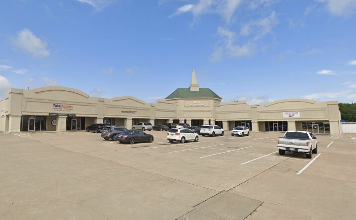 Pictures of Restaurant property located at 3809 E 9th St, Texarkana, AR 71854 for lease - image #1