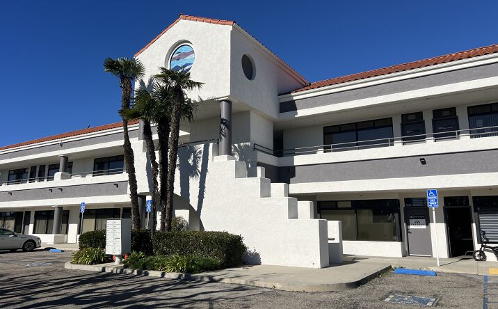 Pictures of Office property located at 1555 W 5th St, Oxnard, CA 93030 for lease - image #1