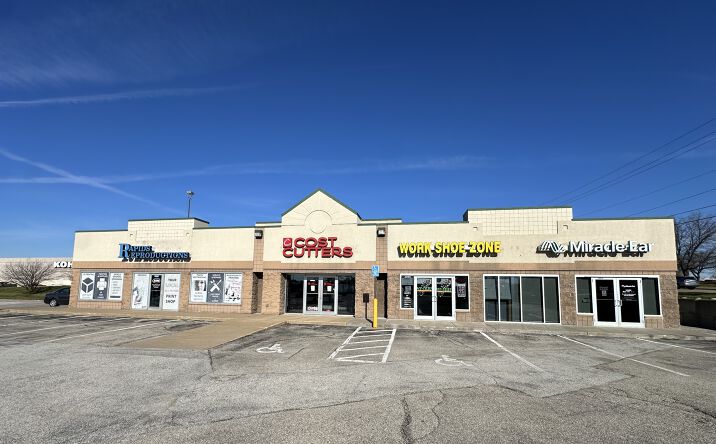Pictures of Retail property located at 3876 Elmore Avenue, Davenport, IA 52807 for lease - image #1