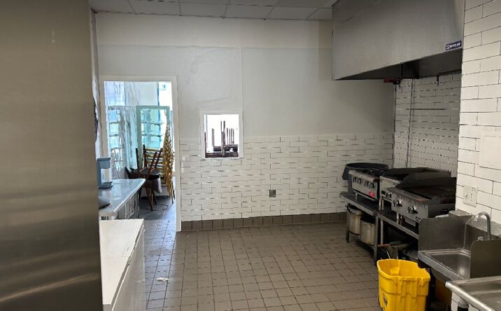 Pictures of Restaurant property located at 22753 Ventura Blvd, Los Angeles, CA 91364 for lease - image #1