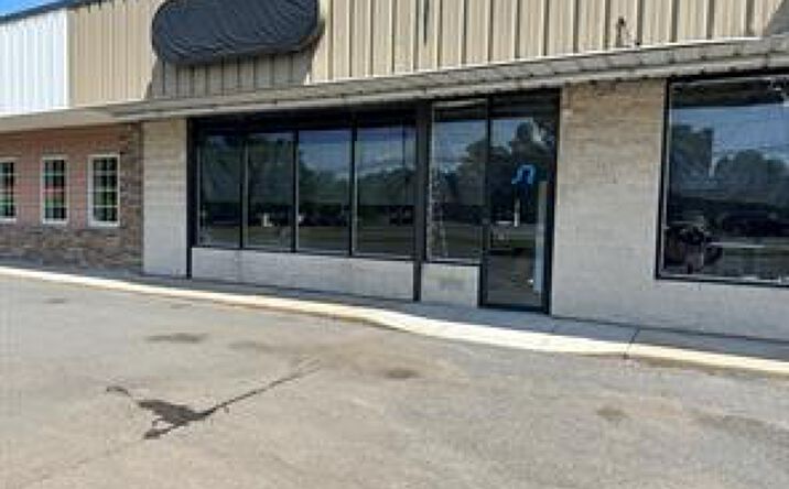 Pictures of Retail, Office property located at 1015 Meriden Rd, Waterbury, CT 06705 for lease - image #1