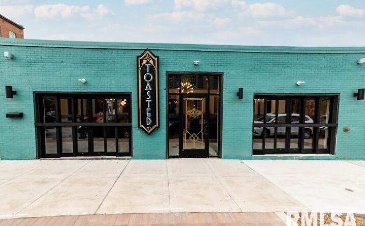 Pictures of Retail, Restaurant property located at 118 E 4TH Street, Davenport, IA 52801 for lease - image #1