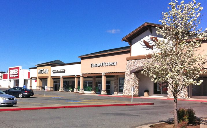 Pictures of Retail property located at 959 NE D St, Grants Pass, OR 97526 for lease - image #1