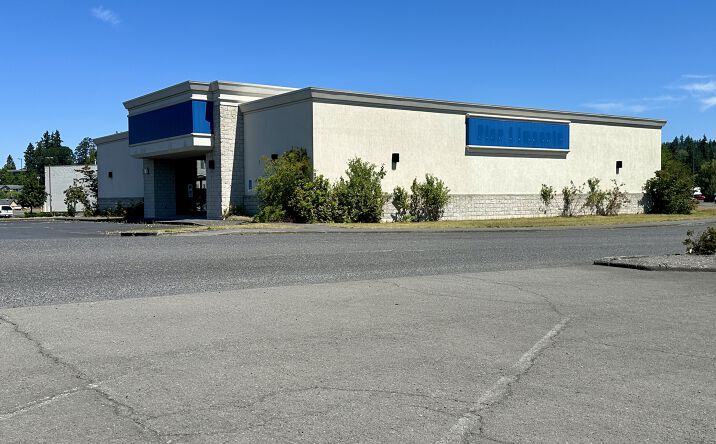 Pictures of Retail property located at 421 Three Rivers Dr, Kelso, WA 98626 for lease - image #1