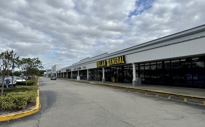 Pictures of Retail property located at 816 Saxon Blvd, Orange City, FL 32763 for lease - image #1