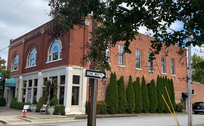 Pictures of Retail, Office property located at 504 Bank St NE, Decatur, AL 35601 for lease - image #1
