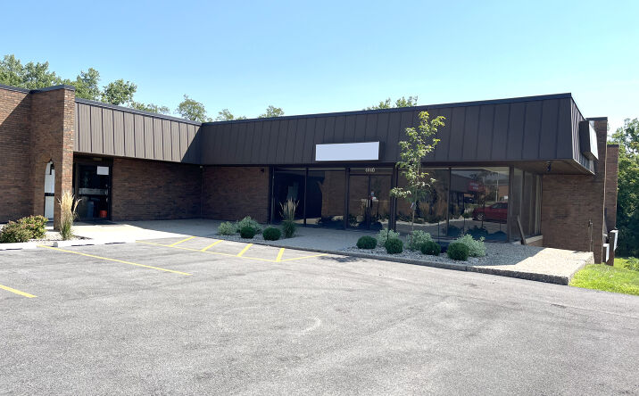 Pictures of Retail, Office property located at 4632 N Brandywine Dr, Peoria, IL 61614 for lease - image #1