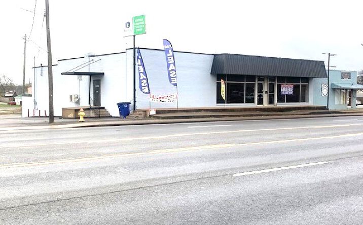 Pictures of Retail, Office, Special Purpose property located at 912 N Main St, Shelbyville, TN 37160 for lease - image #1