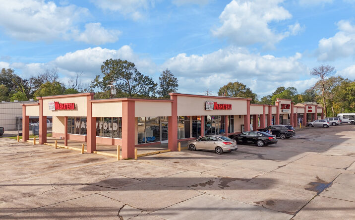 Pictures of Retail property located at 10097 Florida Blvd, Baton Rouge, LA 70815 for lease - image #1