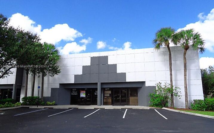 Pictures of Industrial property located at 5365 N Hiatus Road, Sunrise, FL 33351 for lease - image #1