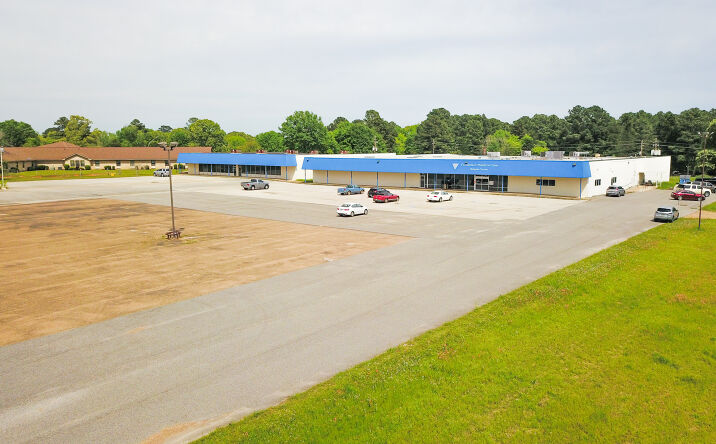 Pictures of Retail, Office, Industrial property located at 906 Jacksonville Dr, Jacksonville, TX 75766 for lease - image #1