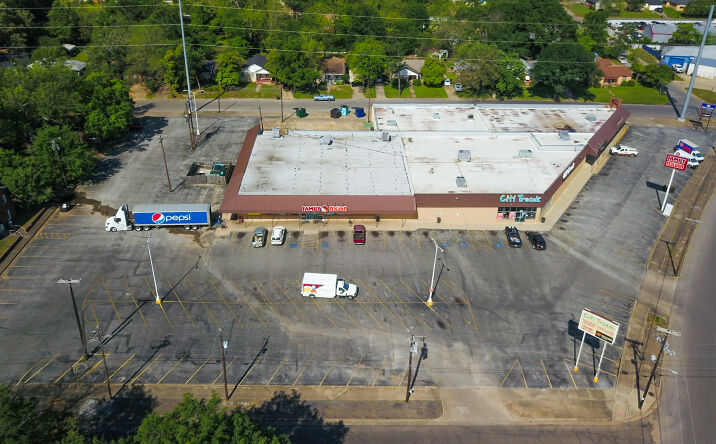 Pictures of Retail property located at 1204 W Bow St, Tyler, TX 75702 for lease - image #1